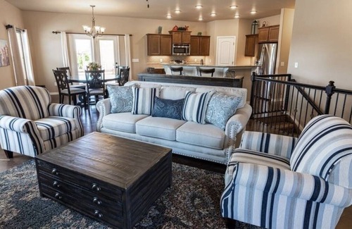 Peyton House | Private Swimming Pool and Hot Tub
