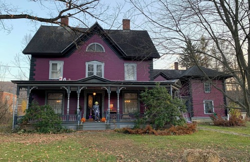 Worcester Apartment | Private Tavern, 3 bedrooms, WiFi & AC within an 1800's Victorian