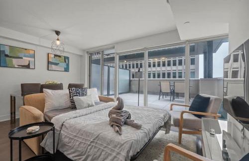 Bay Cloverhill Apartment | Private Terrace With Cityscape Views