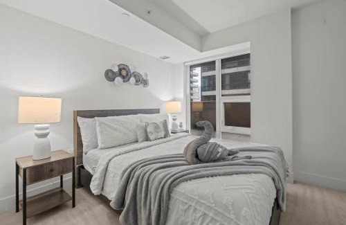 Bay Cloverhill Apartment | Private Terrace With Cityscape Views