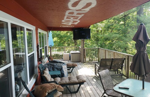 Marmora and Lake Cottage | Private Three Bedroom Cottage on Small but Beautiful Lake