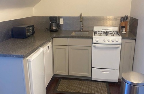 Covington Apartment | Private Top Floor in Historic Home