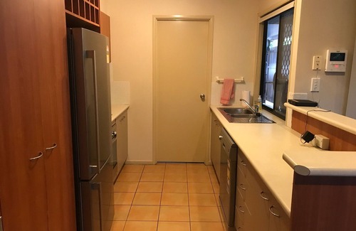Yeronga House | Private Townhouse: Close to Parks,Shops,Transport
