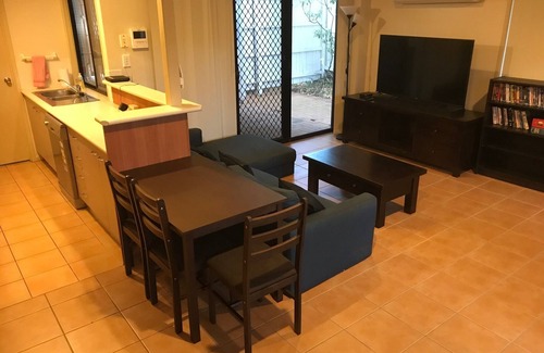 Yeronga House | Private Townhouse: Close to Parks,Shops,Transport