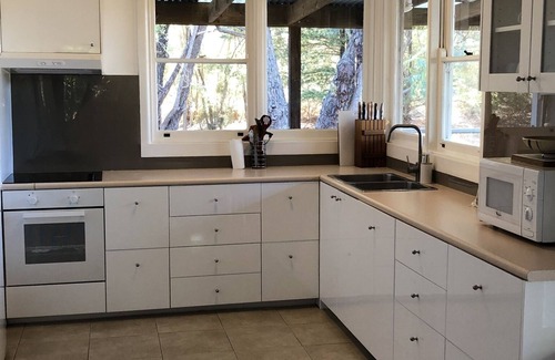Taylor Bay House | Private & tranquil waterfront house & property in Eildon's exclusive Taylor Bay