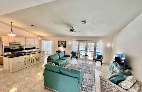 Sebastian Highlands House | Private, Tropical, Treasure Coast Retreat close to Riverfront and to the beach!