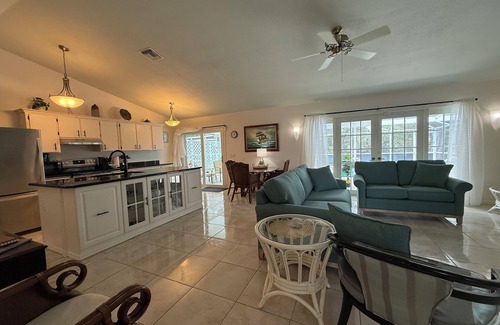 Sebastian Highlands House | Private, Tropical, Treasure Coast Retreat close to Riverfront and to the beach!