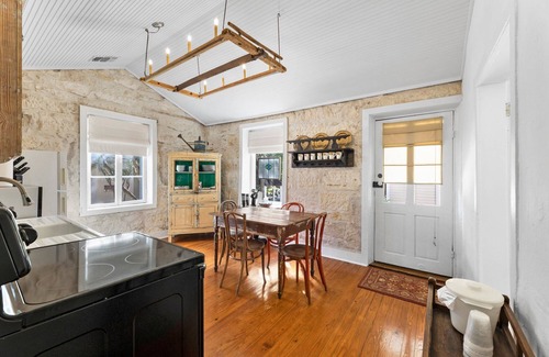Comfort House | Private Two Bedroom House with 2 Bathrooms, Living Room, Kitchen and Porch