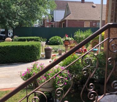 Queens House | Private Unit - Shared Public Space