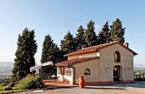 Montelupo Fiorentino Villa | Private villa with unique view in the Chianti area. Infinity pool with Jacuzzi!