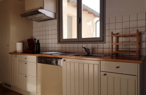 Chalais Villa | Private Villa, Heated Pool, A/C, Wifi, sleeps 8, close to the village of Chalais