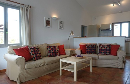 Chalais Villa | Private Villa, Heated Pool, A/C, Wifi, sleeps 8, close to the village of Chalais