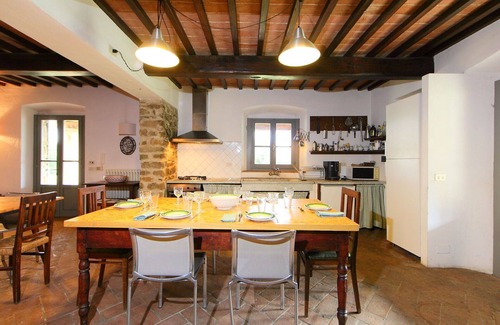 Civitella in Val di Chiana Villa | Private Villa with private pool, WIFI, TV, balcony, pets allowed, panoramic view, close to Arezzo