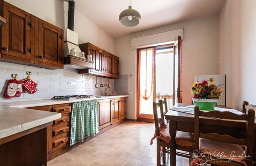 Capannori Villa | Private Villa with A/C, private pool, WIFI, TV, veranda, pets allowed, parking, close to Lucca