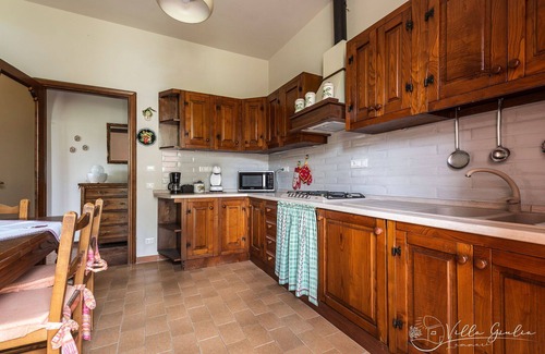 Capannori Villa | Private Villa with A/C, private pool, WIFI, TV, veranda, pets allowed, parking, close to Lucca