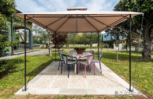 Capannori Villa | Private Villa with A/C, private pool, WIFI, TV, veranda, pets allowed, parking, close to Lucca