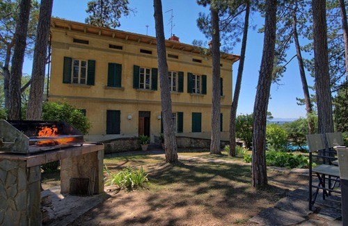 Ponte Buriano Villa | Private Villa with WIFI, private pool, hot tub, TV, panoramic view, parking, close to Arezzo