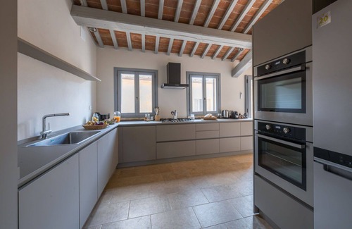 Buonconvento Villa | Private Villa with WIFI, private pool, A/C, TV, patio, panoramic view, parking, close to Montalcino