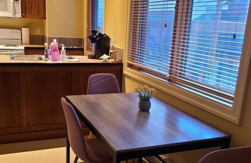 Halfmoon Bay House | Private Waterfront Suite - Anchor Suite