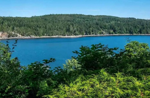 Halfmoon Bay House | Private Waterfront Suite - Anchor Suite