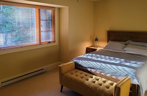 Halfmoon Bay House | Private Waterfront Suite - Anchor Suite