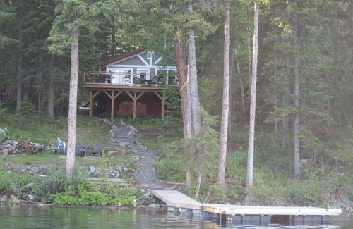 Bridge Lake Cottage | Private Waterfront Cottage on Lac des Roches