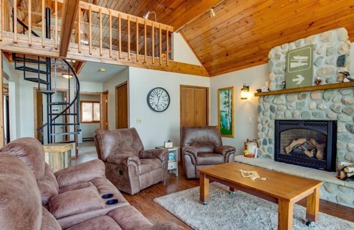 Bemidji Cabin | Private Waterfront Cabin on Lake Plantagenet