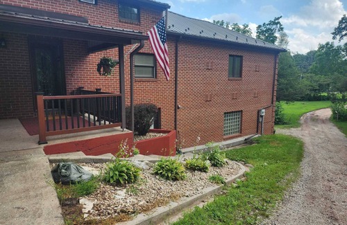 New Oxford House | Private waterfront home/fishing, pedal boat, game room, close to Gettysburg,