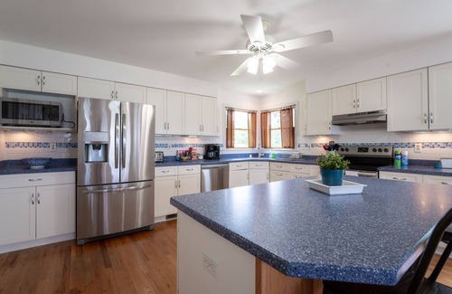 Deale Beach House | Private Waterfront Home w/Pier and 2+ Acres!