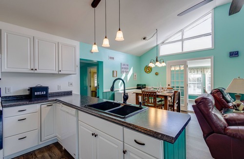 Belhaven House | Private Waterfront Retreat with Breathtaking Views. Pet-friendly!