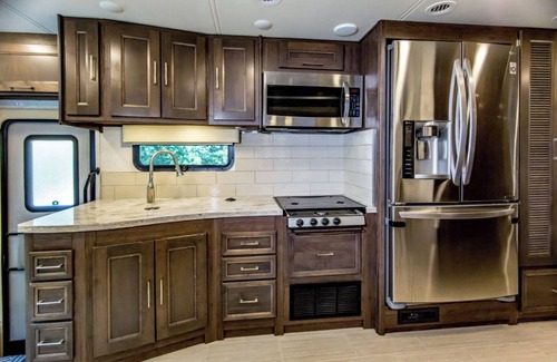 Osage Beach House | Private Waterfront Glamping RV