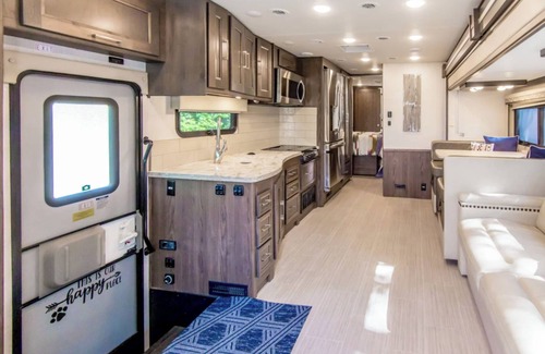 Osage Beach House | Private Waterfront Glamping RV