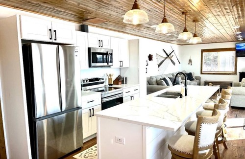 Wisconsin Dells Cabin | Private WI River House - Minutes to Wisconsin Dells Attractions