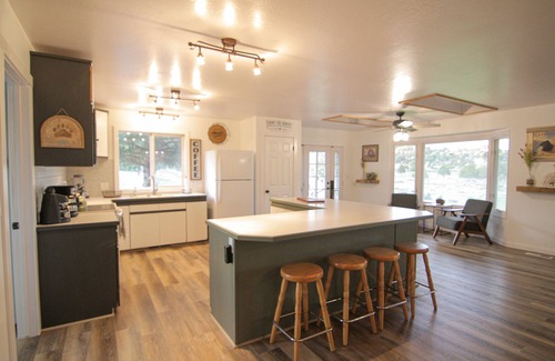 Mammoth Creek House | Private Wilderness Retreat w/Trails