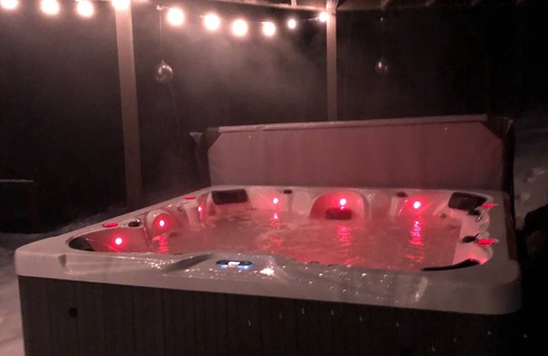 Solon Springs Cabin | Private Wisconsin getaway 25 minutes from Hayward with hot tub!