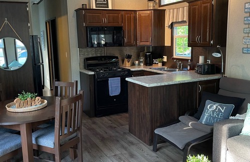 Sherkston Cottage | Private Wooded Lot - Sherkston Shores Cottage