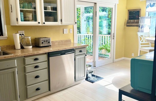 West Hills Cabin | Private wooded retreat cabin with hot tub in Seabeck
