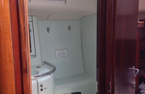Rodney Bay Boat Rental | Private yacht, day sail and houseboat