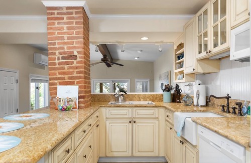 Historic District House | Private yard and screened porch at Historic happy home, steps to Main Street with parking