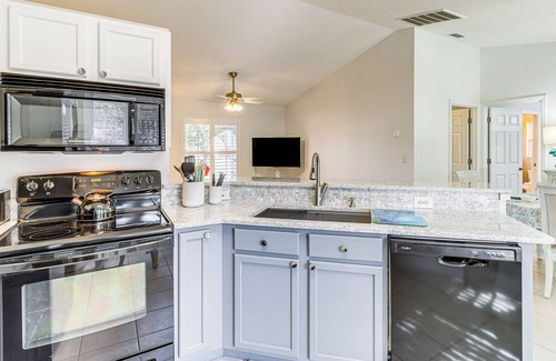 Sebastian Highlands House | Private Yard & Screened Patio: Sunny Sebastian Gem
