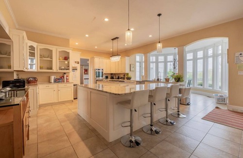 Purcellville Villa | Private10000sf Retreat GuitarPool Hottub-Wine Area