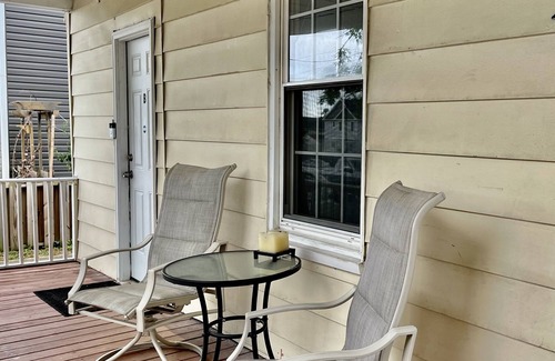 Nauck House | PrivateIn Law Suite: 2 Small bedrooms w private bath & Private entry.