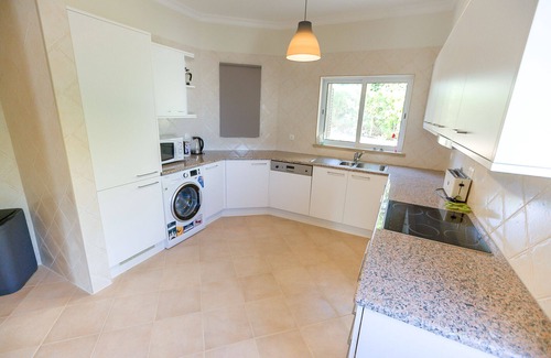 Alpouvar Villa | Privately owned 4 Bed Villa On Club Albufeira, Private Heated Pool, Wifi & AC