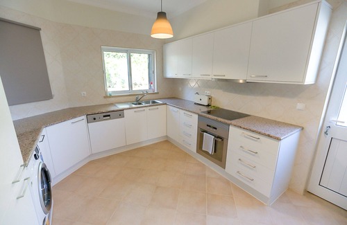 Alpouvar Villa | Privately owned 4 Bed Villa On Club Albufeira, Private Heated Pool, Wifi & AC