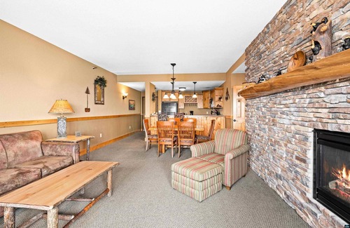 Two Harbors Condo | Privately owned Lakefront Burlington Bay Condo in enjoyable Two Harbors.
