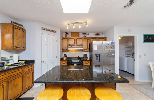 Pensacola House | PrivatePool - GameRm - 2KingBeds ~ 8min to beach - BlueAngelPractice ViewingArea