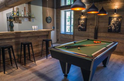 Lods House | Privatisez un ancien hôtel Gîte de groupe La Truite d Or au bord de la rivière