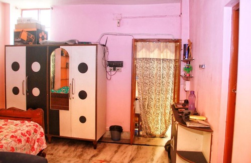 Tollygunge Apartment | Privet entry deluxe 1-bedroom