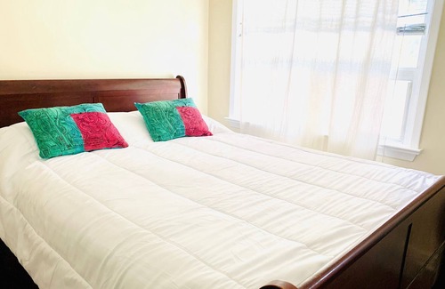 Newtonbrook House | PriviteRoom/best price in town/very central, ask me a question,I’m here to help