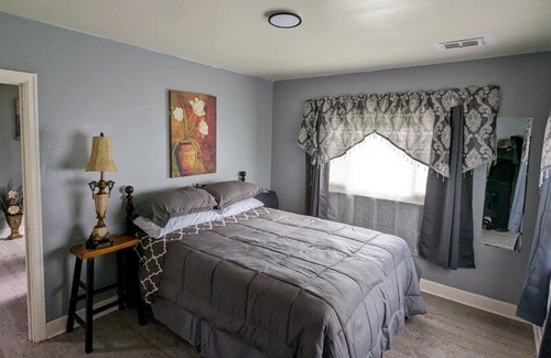 Kalamazoo Apartment | Privy Cozy Suite #3